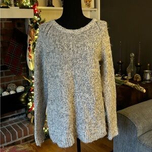 GAP Heathered Gray Crew Neck Sweater Woman’s size L